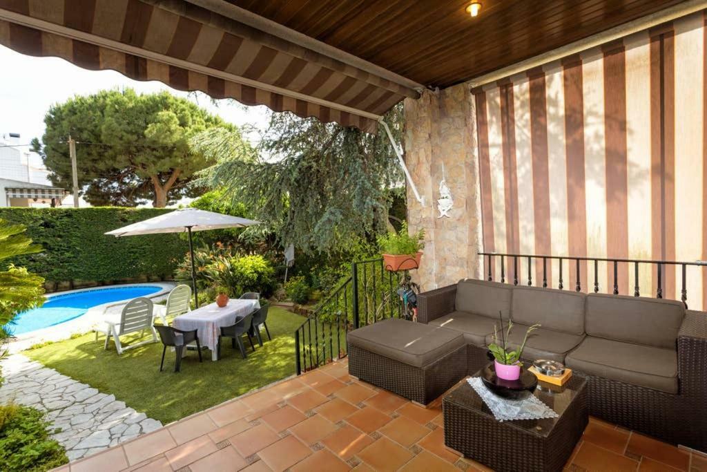 Villa Paquita Калея Екстериор снимка